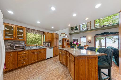 17 kitchen.jpg