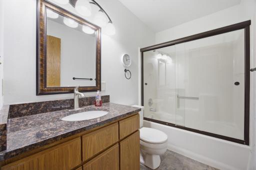 513 N 19 Ave N, Fargo, ND 58102
