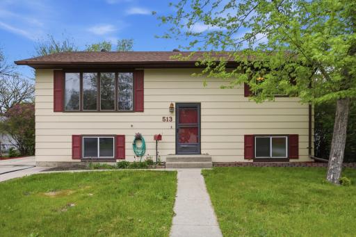 513 N 19 Ave N, Fargo, ND 58102