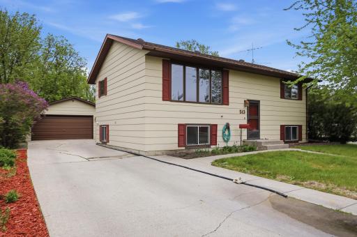 513 N 19 Ave N, Fargo, ND 58102