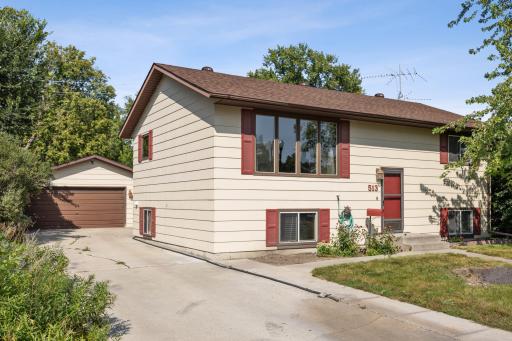 513 N 19 Ave N, Fargo, ND 58102
