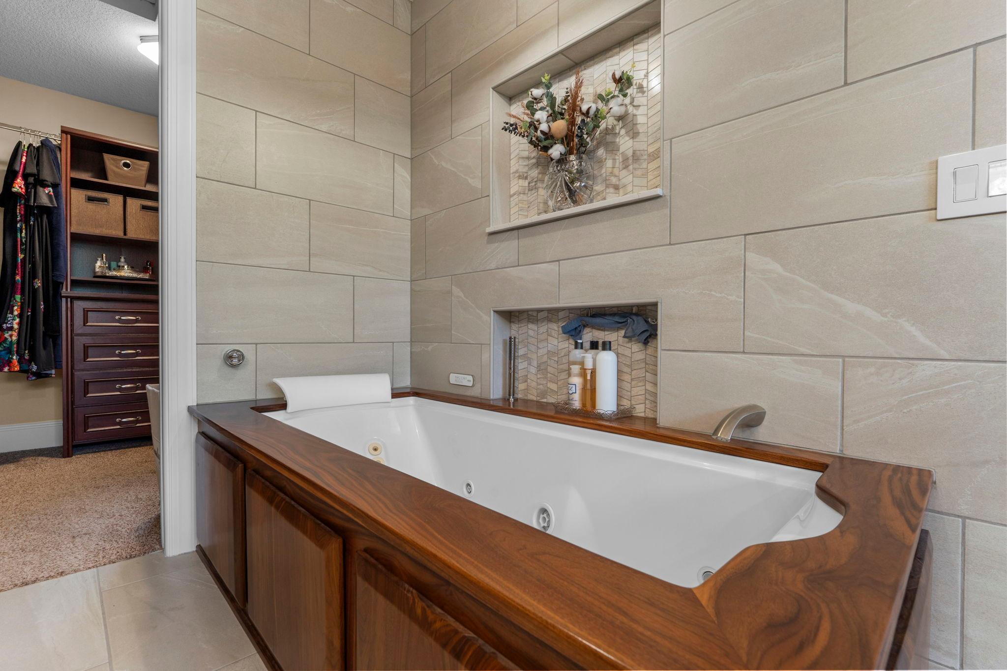 Custom Primary Tub 3810 Wilds Ridge NW-258.jpg