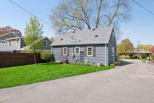 5523 Girard Avenue South - Spacecrafting - 0042.jpg