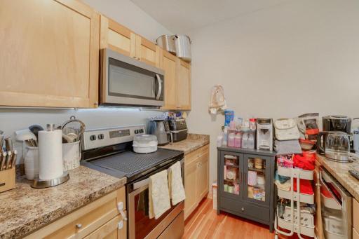 2850 Cedar Ave S #202 - MLS Sized - 009 - 09 Kitchen.jpg