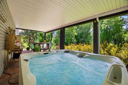692 Shelerud Drive, Saint Paul, MN 55123