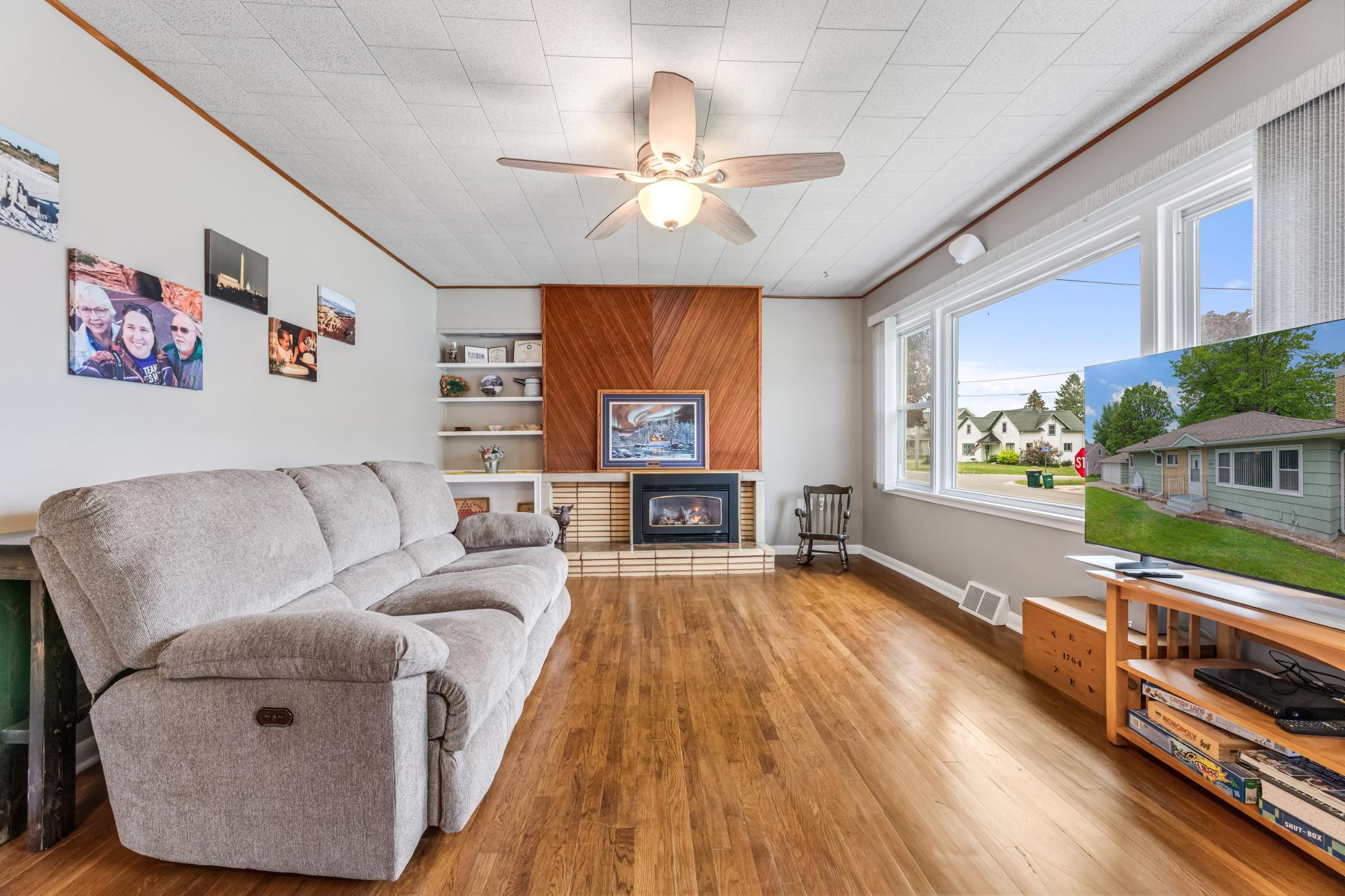 Beautiful hardwood flooring and gas fireplace, sunny window.
