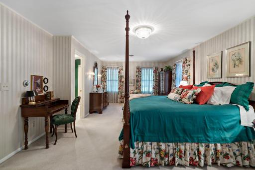 Upper level primary bedroom with en-suite bathroom