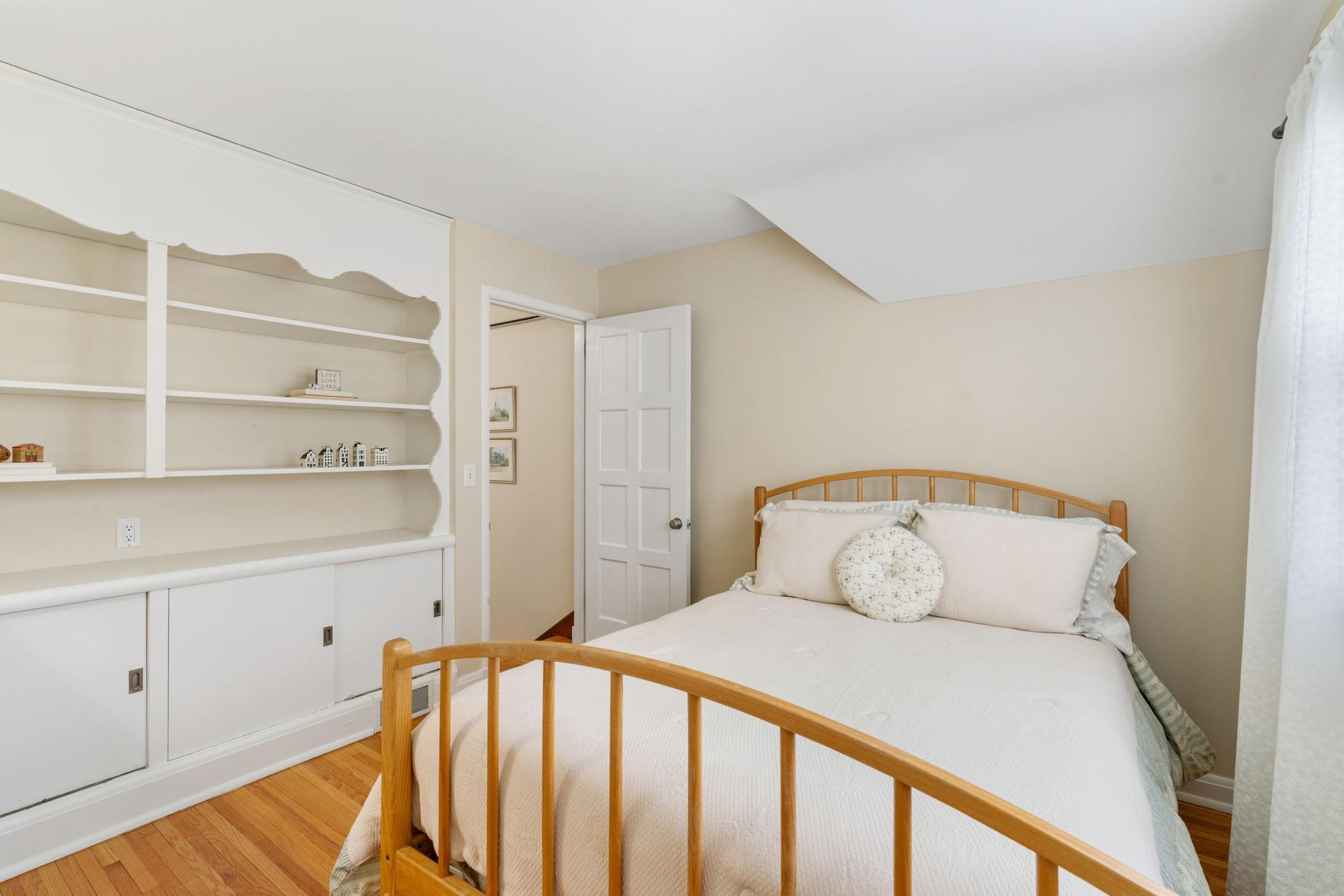 Enjoy a built in bookcase for extra storage