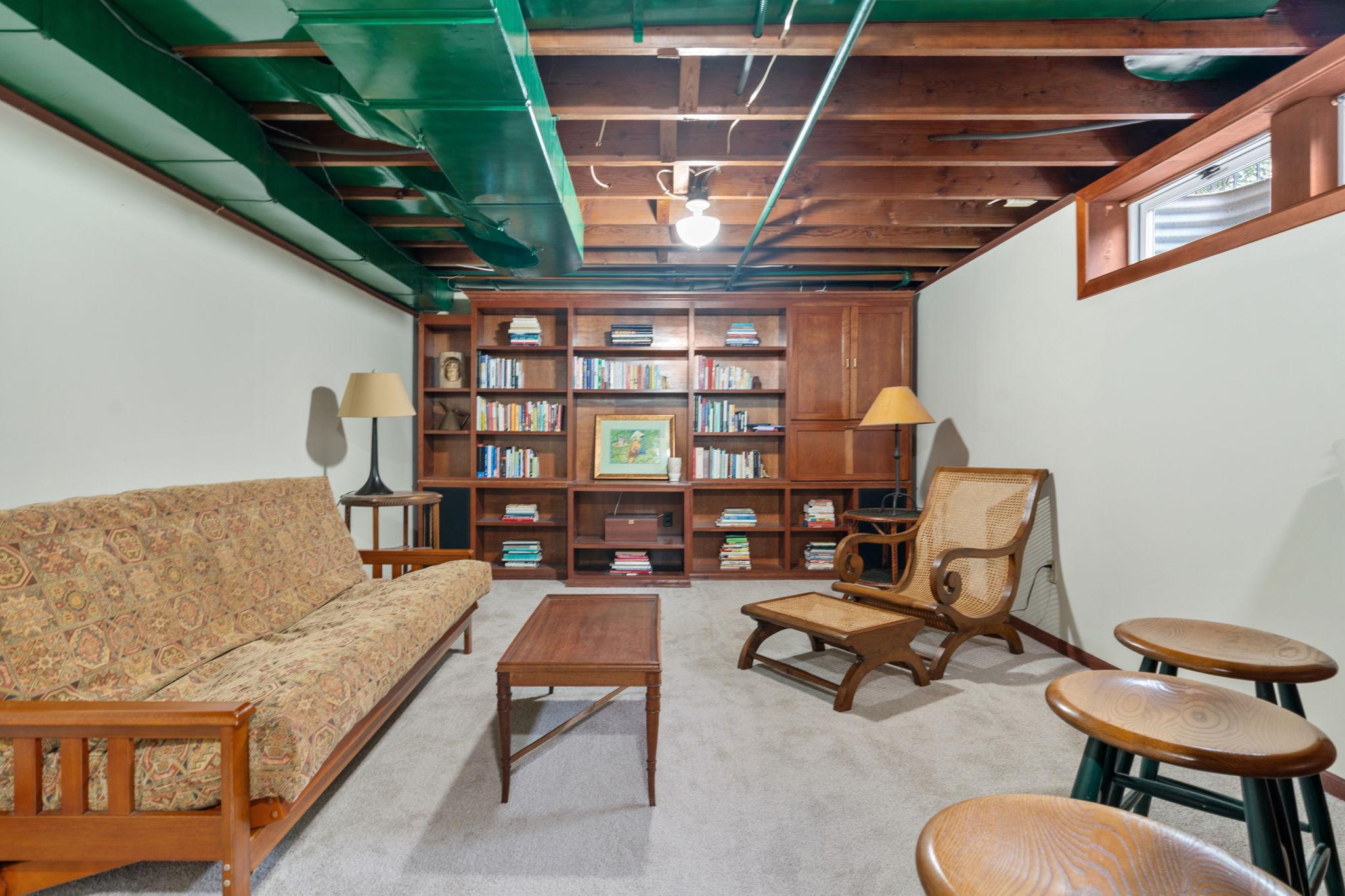Spacious family room with new carpet