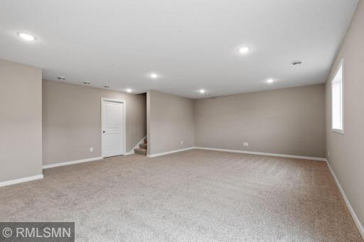 MODEL PHOTOS. PHOTOS OF PREVIOUSLY FINISHED HOME.