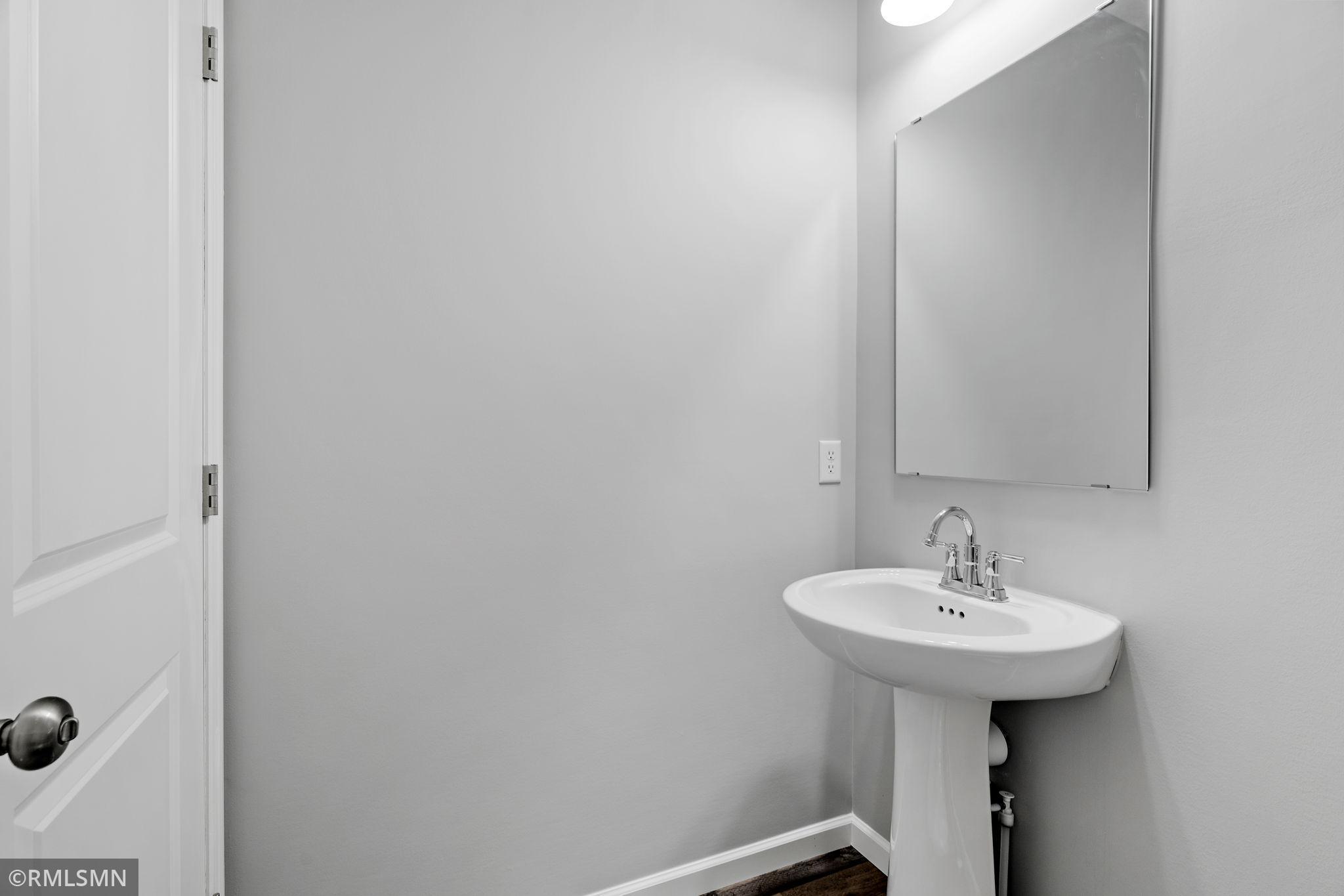 MODEL PHOTOS. PHOTOS OF PREVIOUSLY FINISHED HOME.