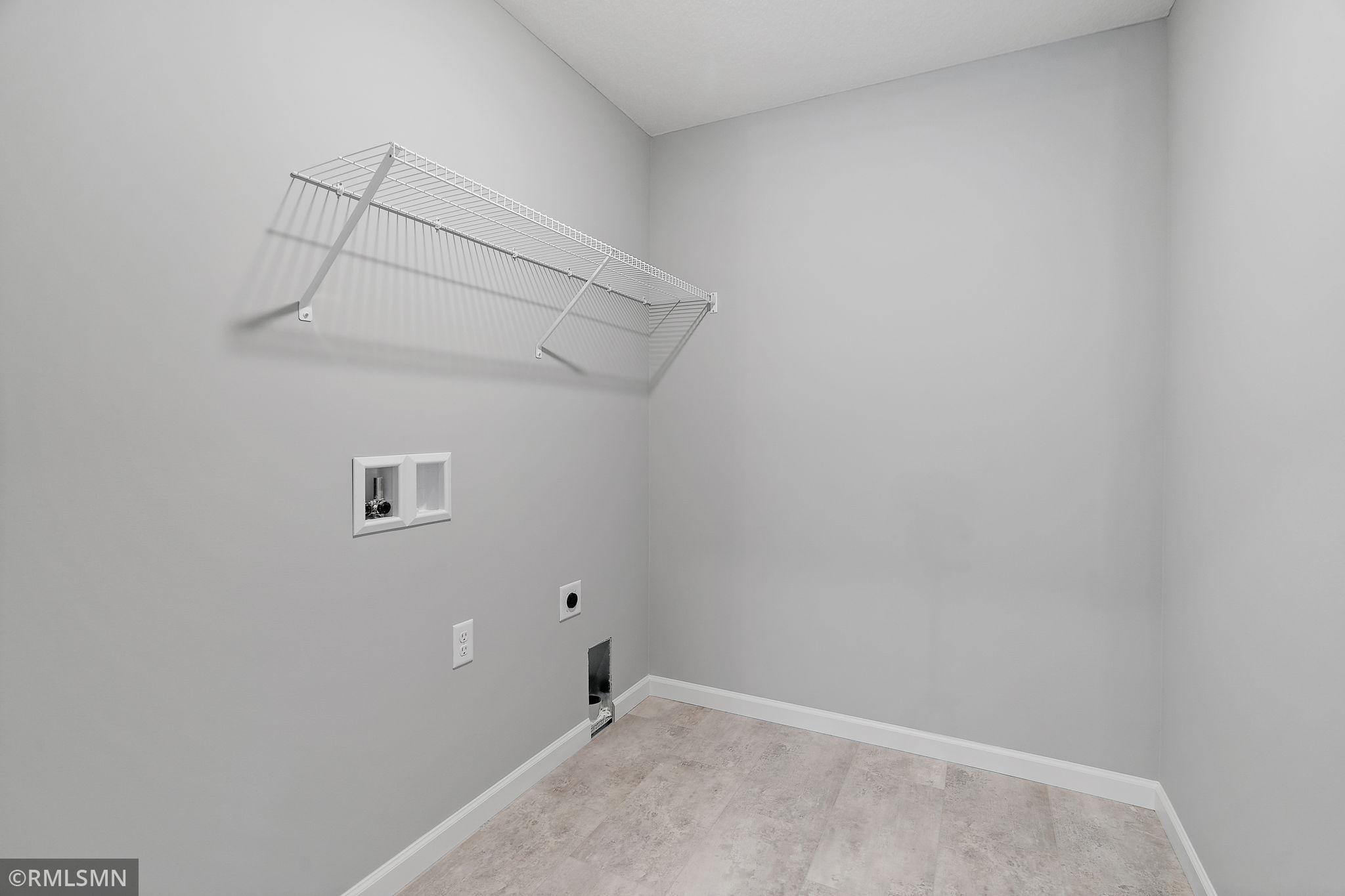 MODEL PHOTOS. PHOTOS OF PREVIOUSLY FINISHED HOME.