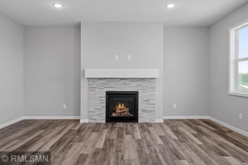 MODEL PHOTOS. PHOTOS OF PREVIOUSLY FINISHED HOME.