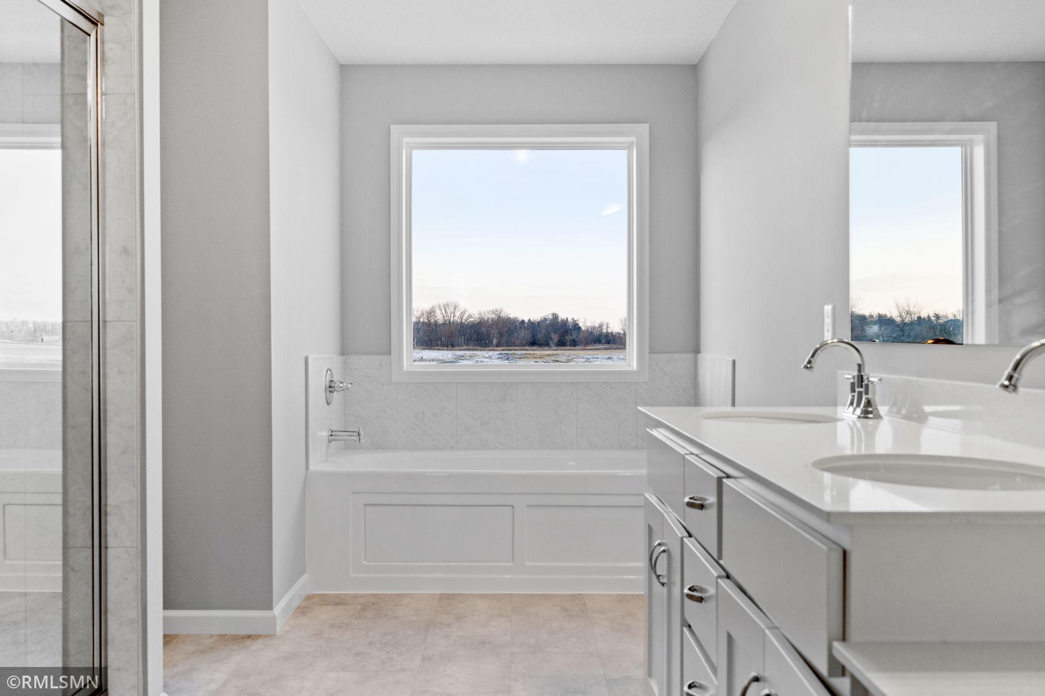 MODEL PHOTOS. PHOTOS OF PREVIOUSLY FINISHED HOME.