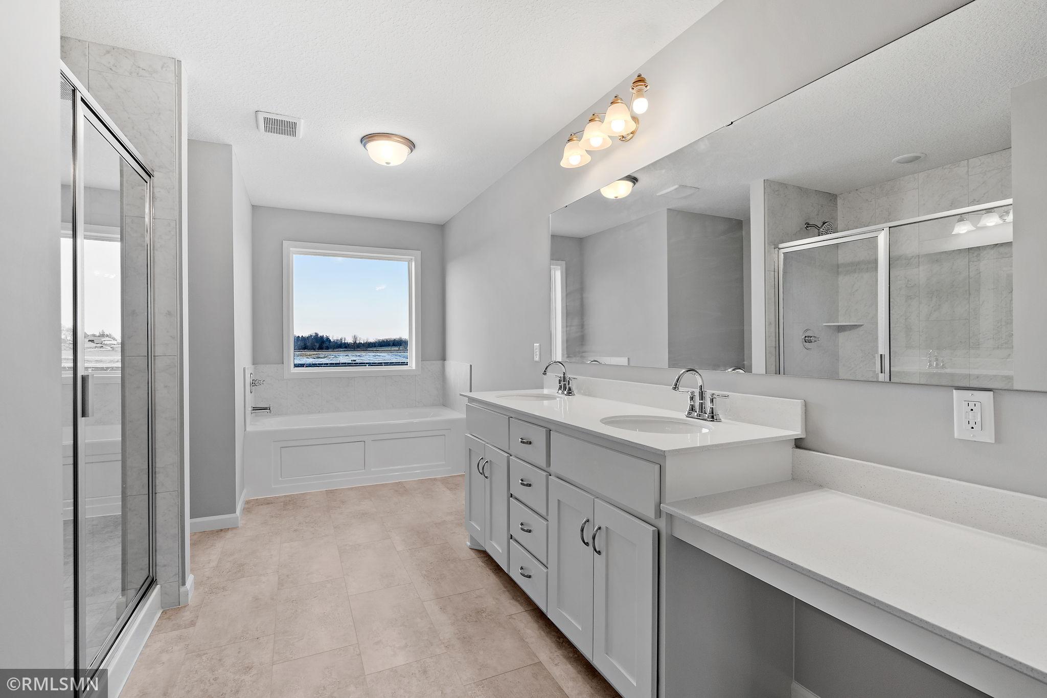 MODEL PHOTOS. PHOTOS OF PREVIOUSLY FINISHED HOME.