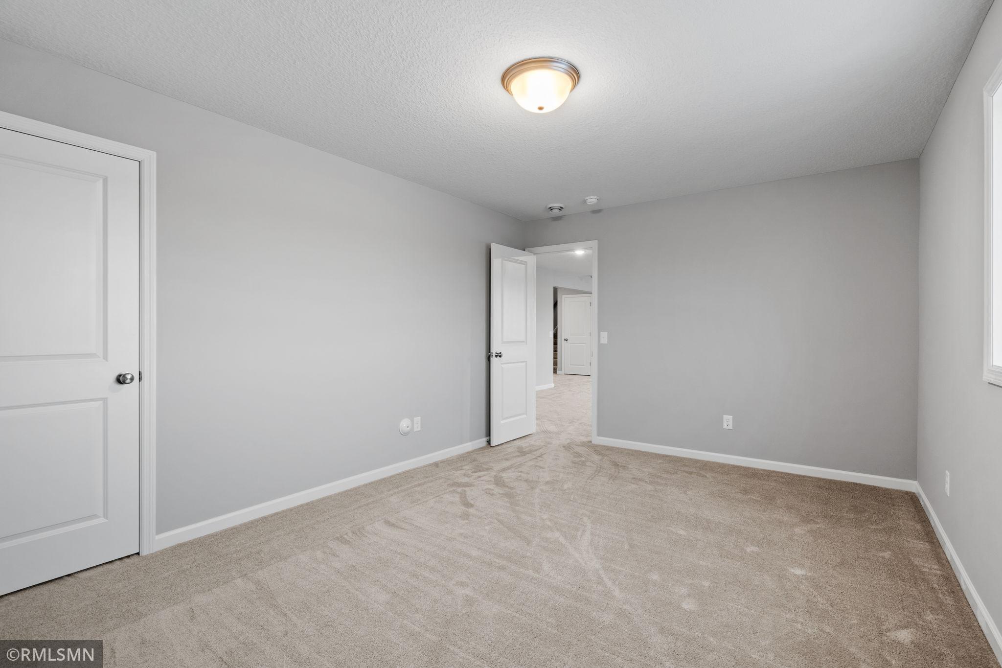 MODEL PHOTOS. PHOTOS OF PREVIOUSLY FINISHED HOME.