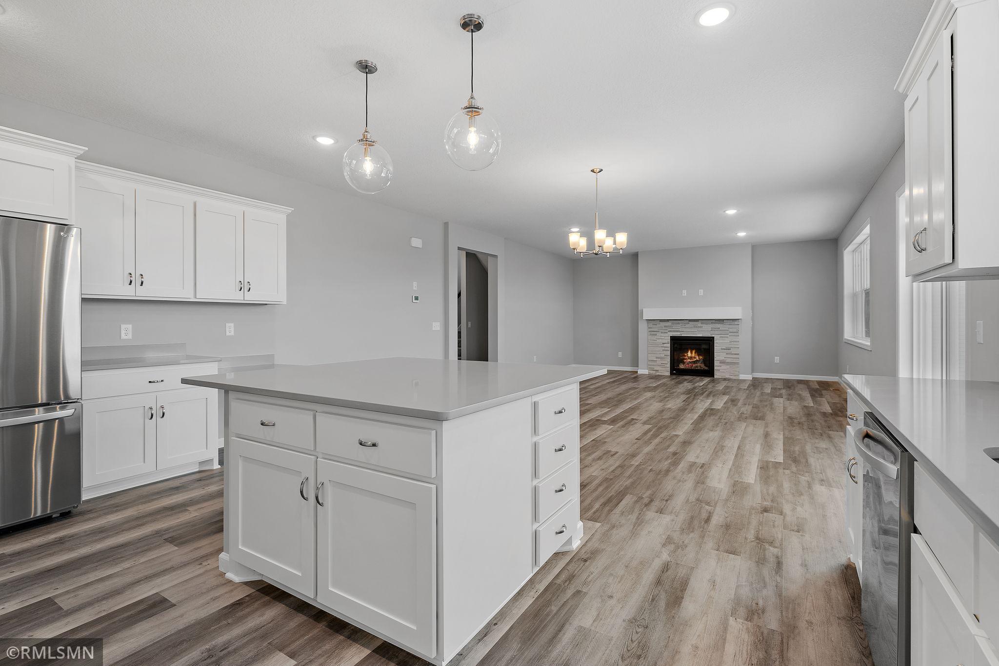 MODEL PHOTOS. PHOTOS OF PREVIOUSLY FINISHED HOME.