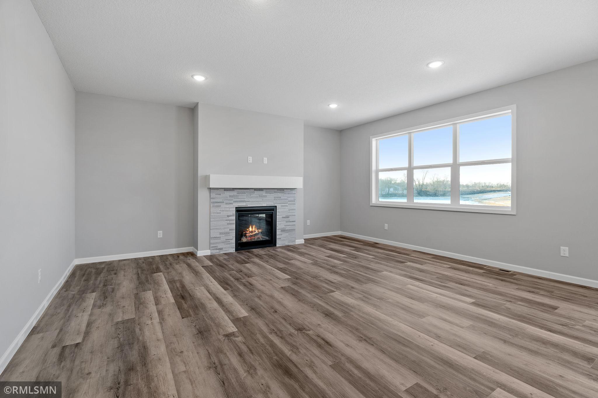 MODEL PHOTOS. PHOTOS OF PREVIOUSLY FINISHED HOME.