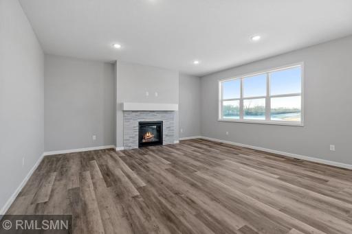 MODEL PHOTOS. PHOTOS OF PREVIOUSLY FINISHED HOME.