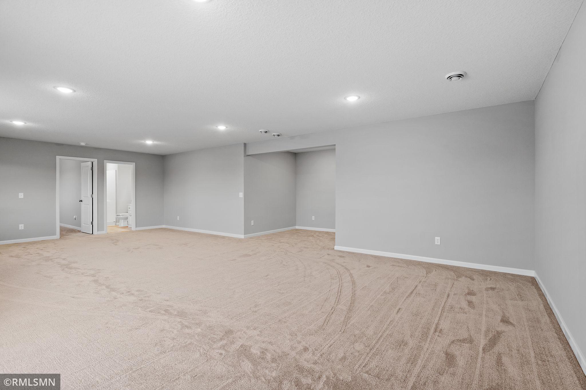 MODEL PHOTOS. PHOTOS OF PREVIOUSLY FINISHED HOME.