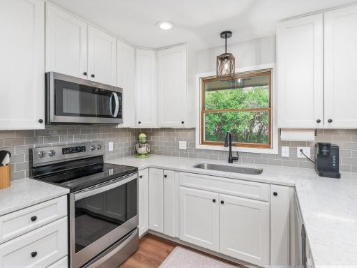 New cabinets with soft close and pull out drawers in cabinets â24