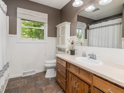 529 5 1/2 Street NW, Elk River, MN 55330