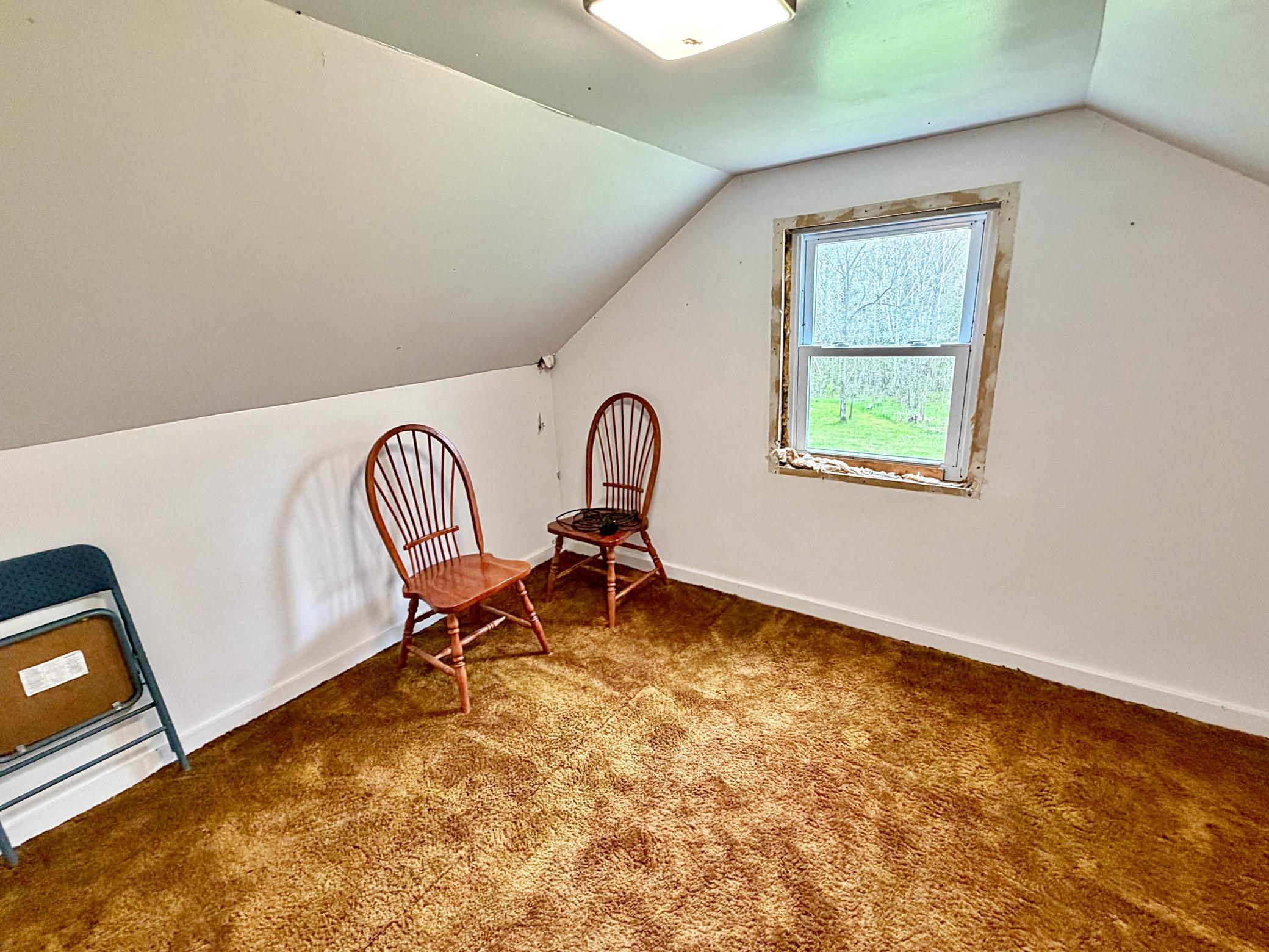 Upstairs room 2.jpg