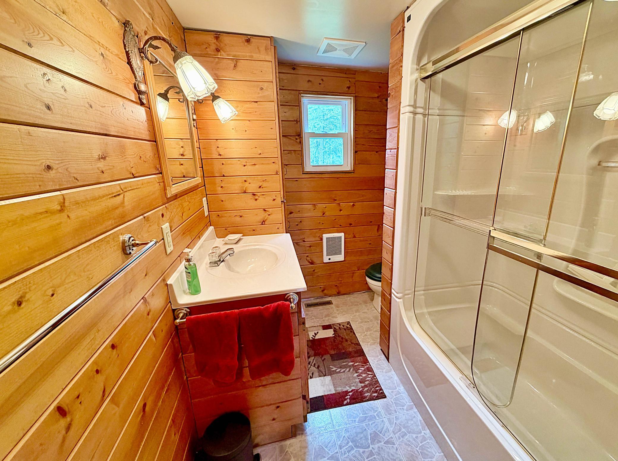 Bathroom full main off main entryway.jpg