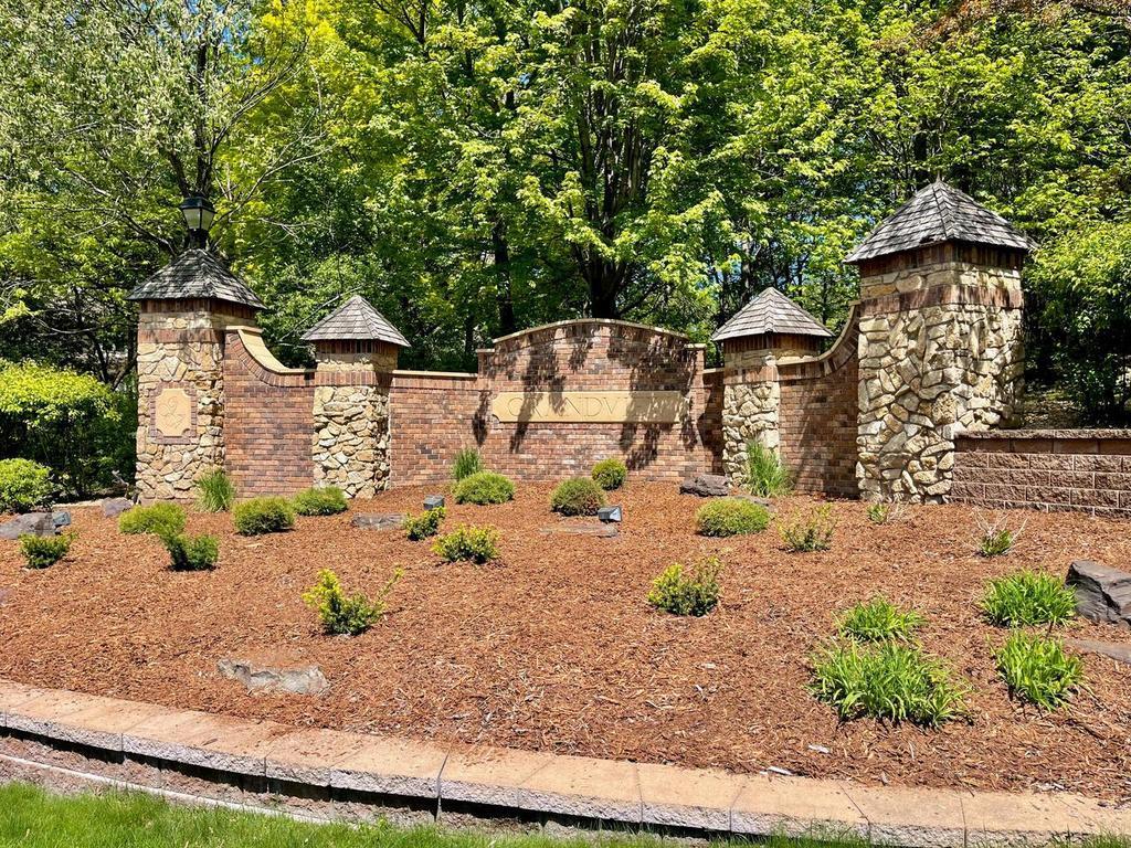 Highly Desired Grandview Neighborhood