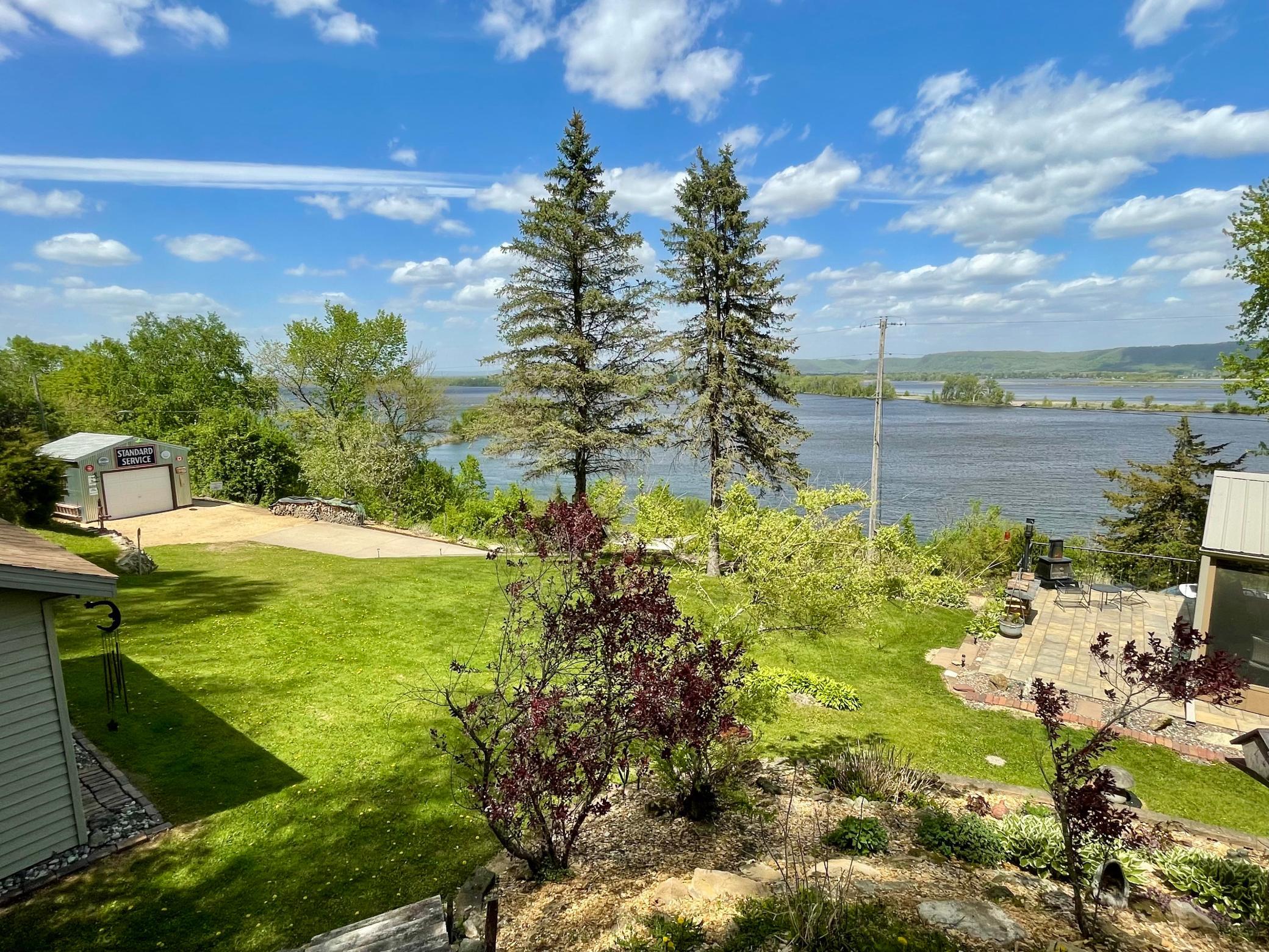 Upriver Yard & Views