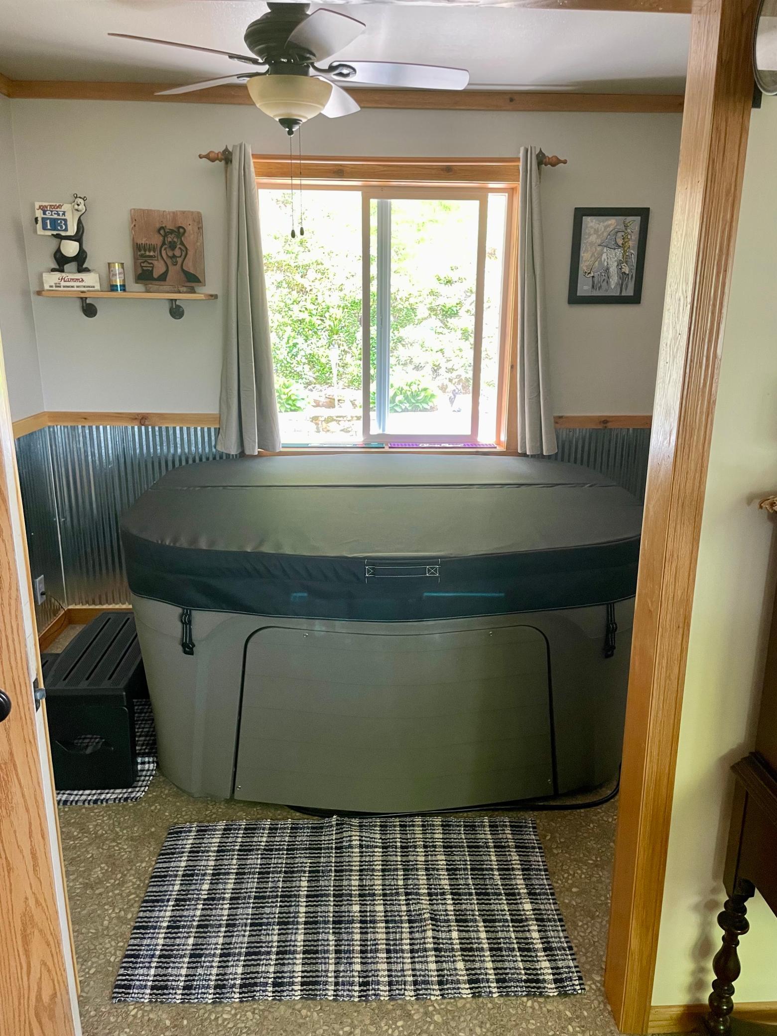 NEW MF Hot Tub Room W/ NEW Hot Tub