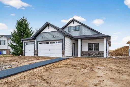 1231 Honeysuckle Lane, Cambridge, MN 55008