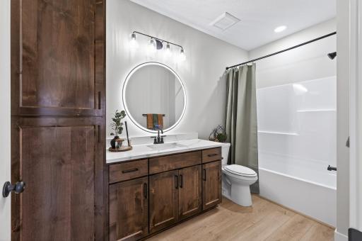 1231 Honeysuckle Lane, Cambridge, MN 55008