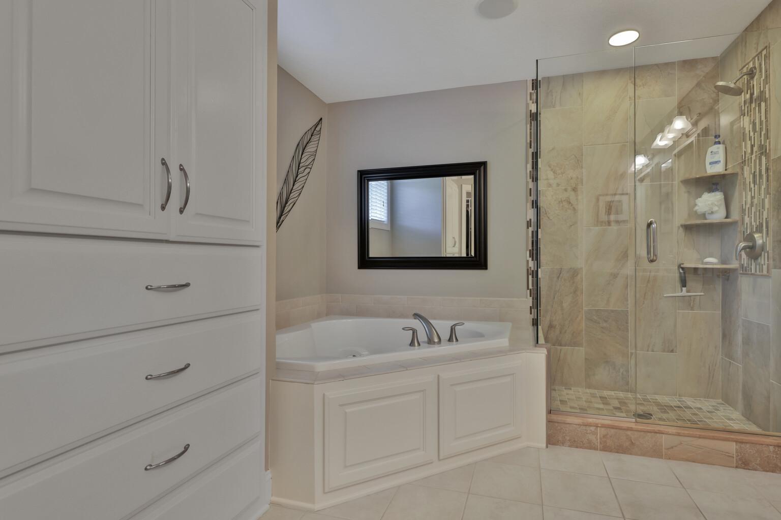 Primary bath w/ impressive built-ins