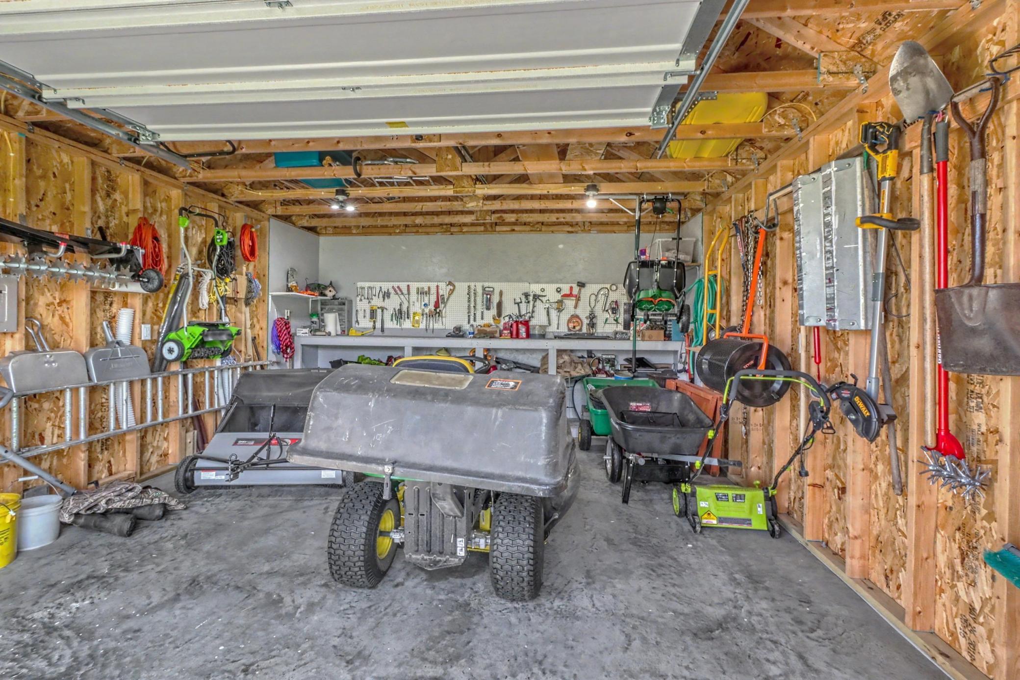 Shed_interior1_1-3264.jpeg