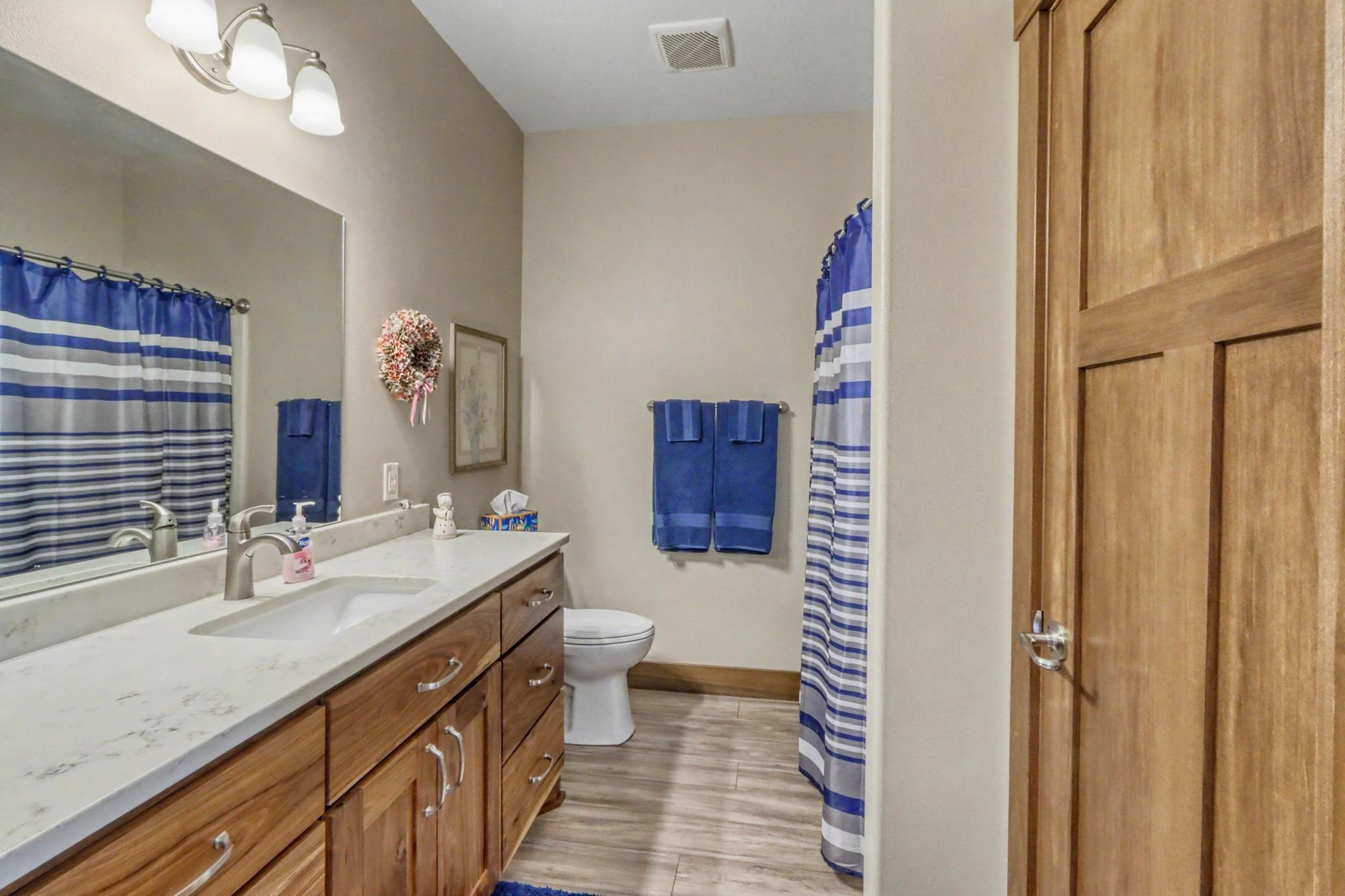 Bathroom1_1-3264.jpeg
