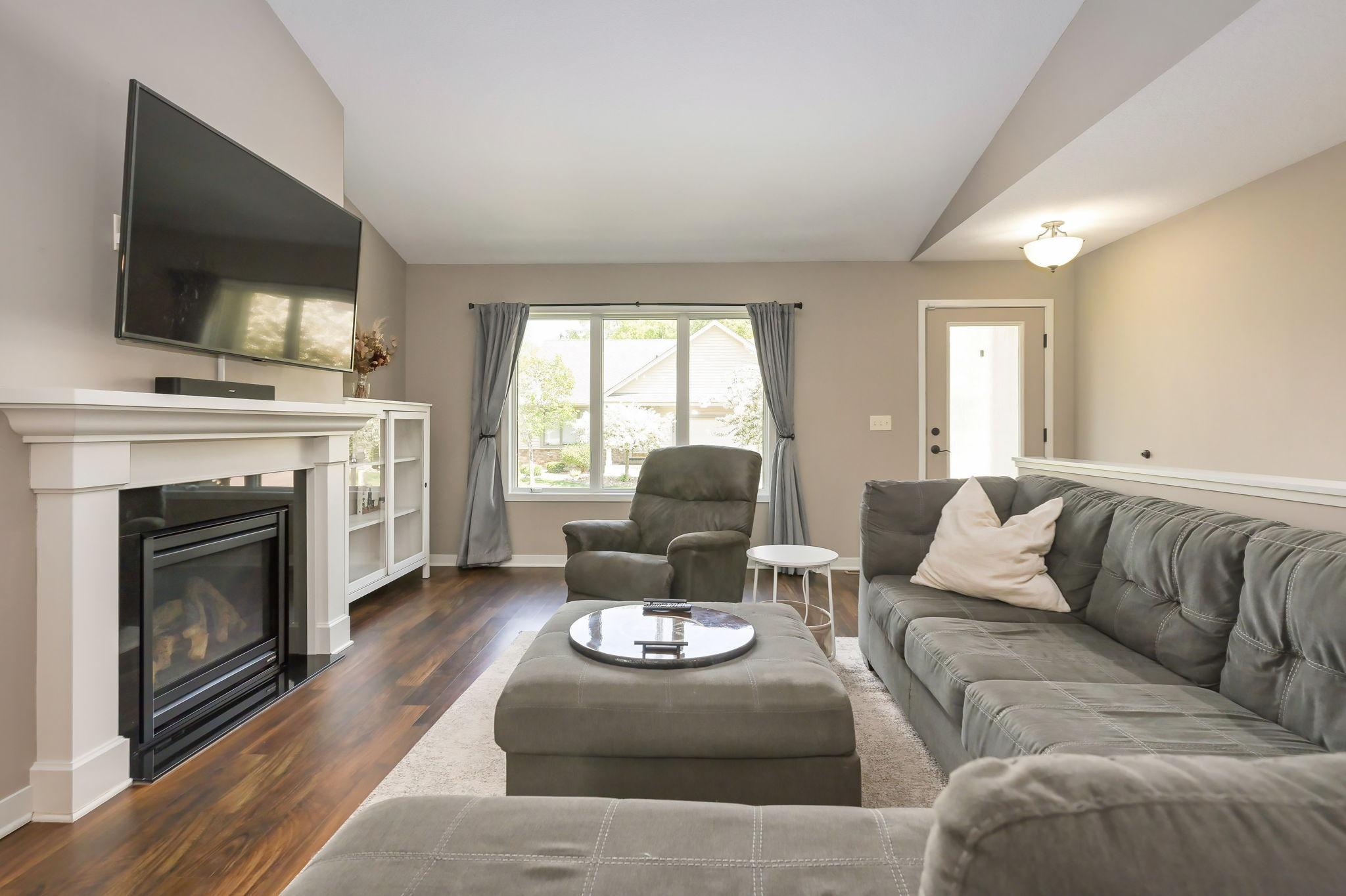 1003 Farrell Living Room 35