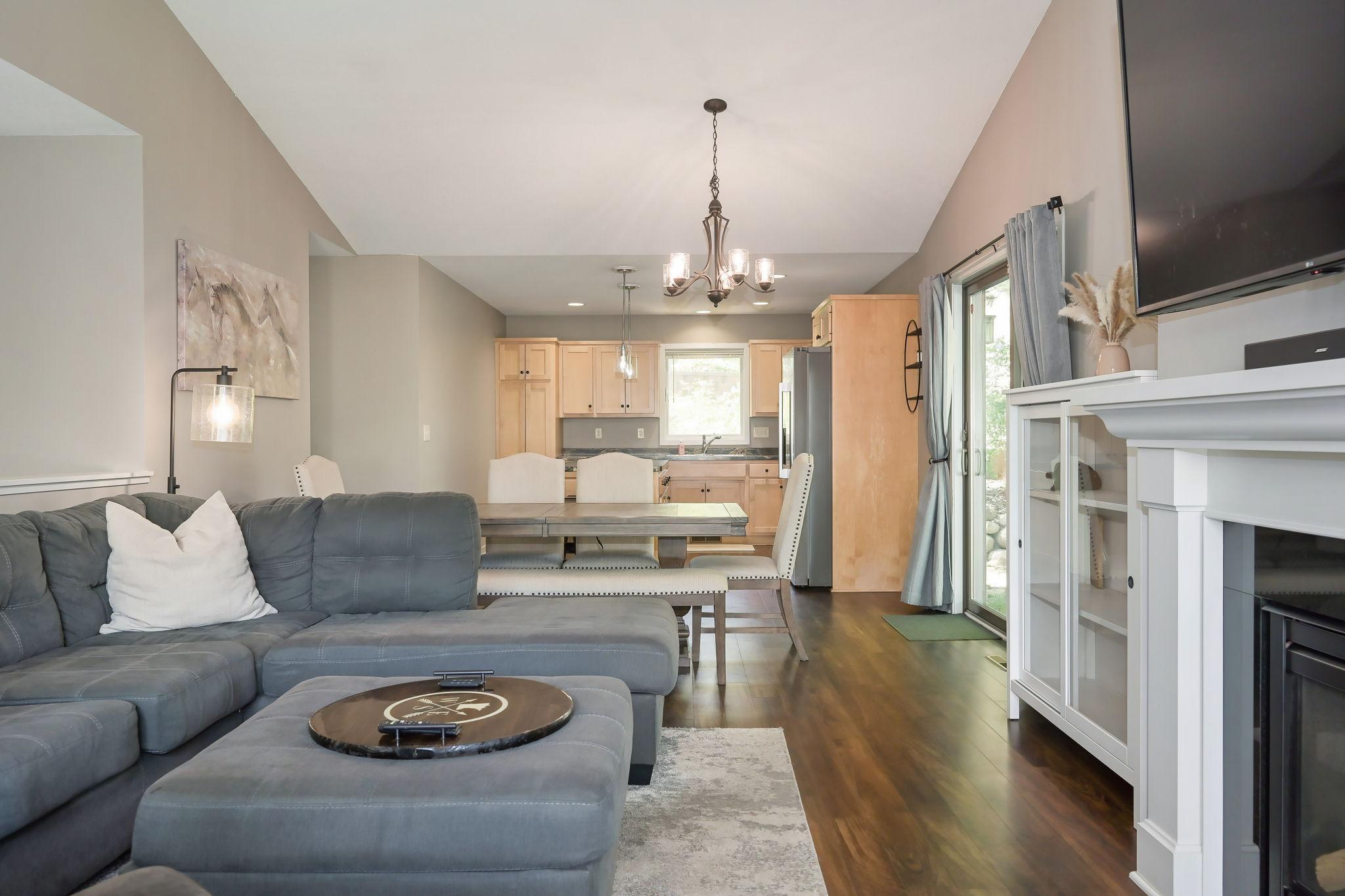 7-web-or-mls-1003 Farrell51.jpeg