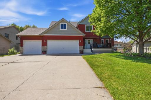 1165 Berwick Lane, Mahtomedi, MN 55115