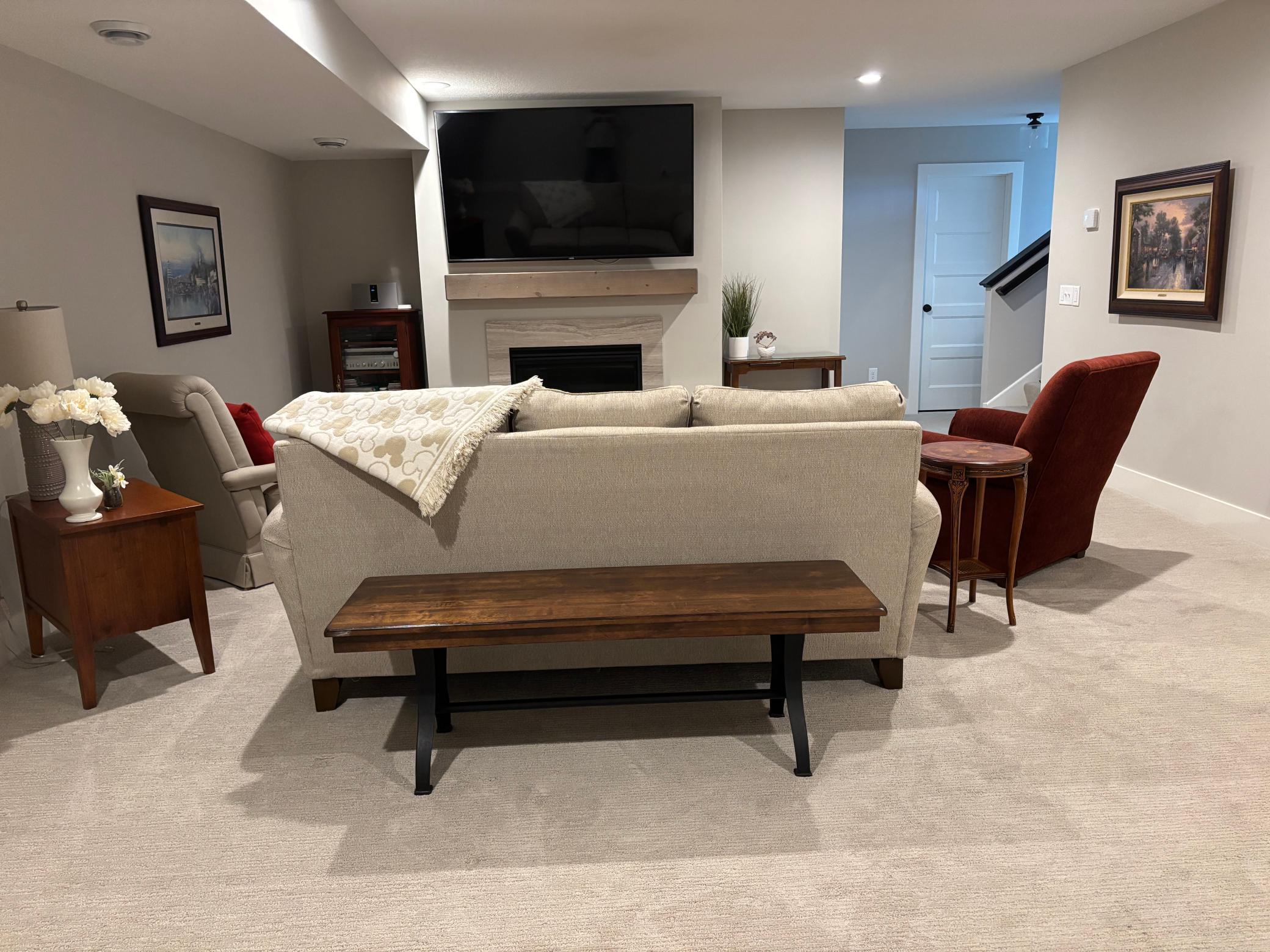 Lovely lower level family room!!
