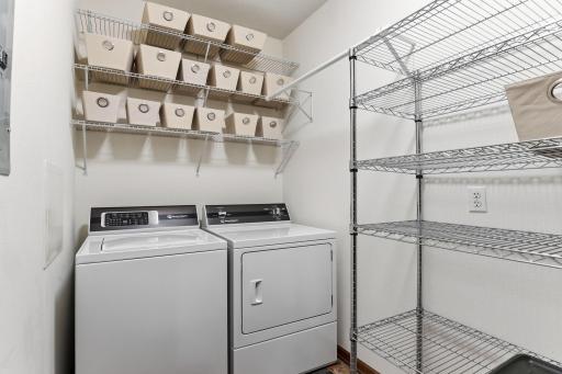 unit-laundry-web-or-mls-4100-Spring- St-201-23.jpg