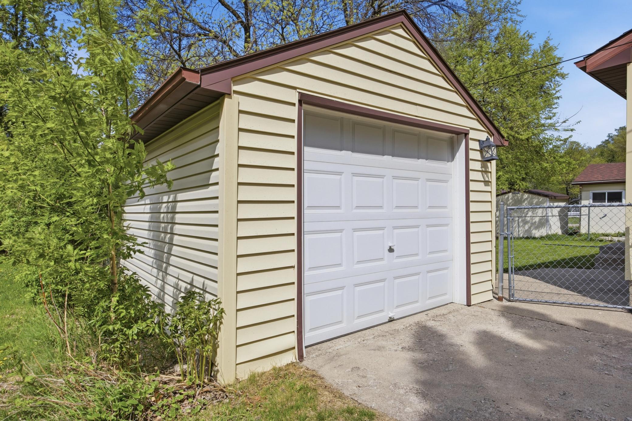 Detached Garage