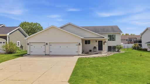 1385 Cottage Lane SE, Owatonna, MN 55060