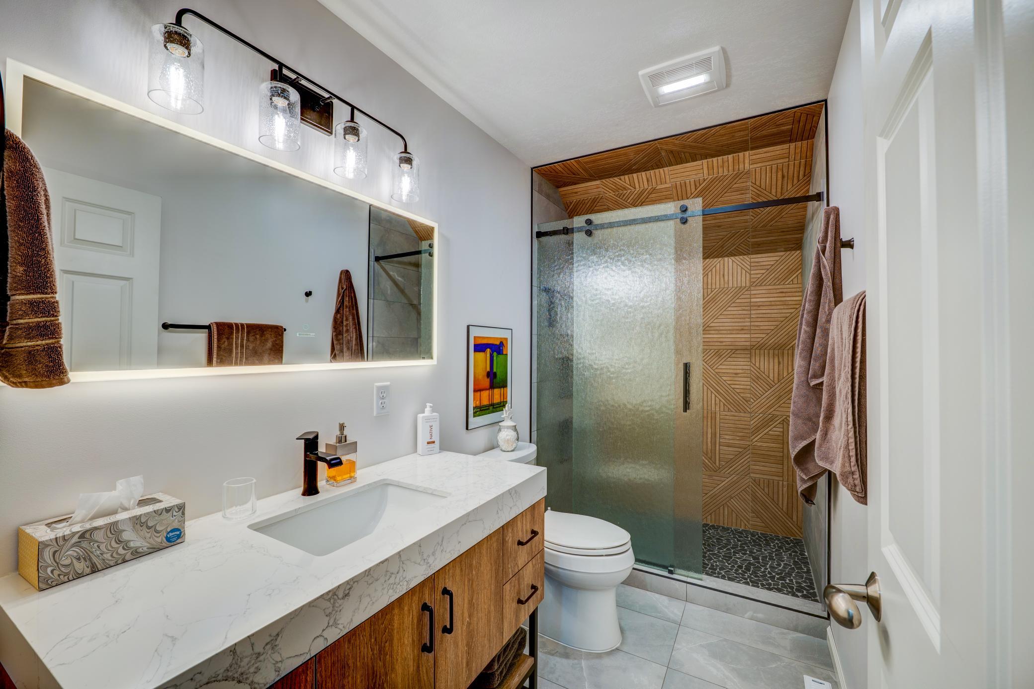 Upstairs Bath 2 Pic 1