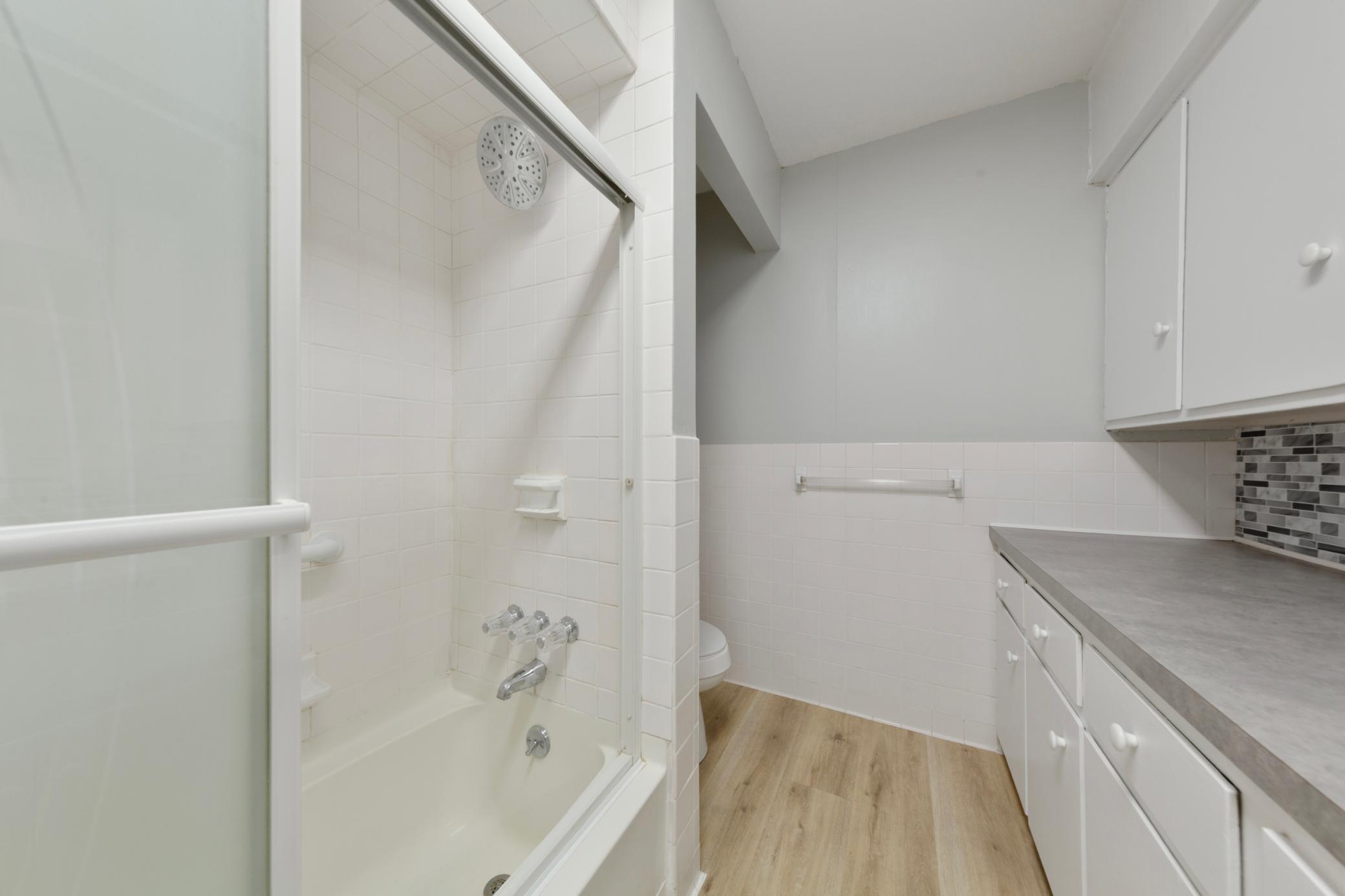31 bathroom.jpg