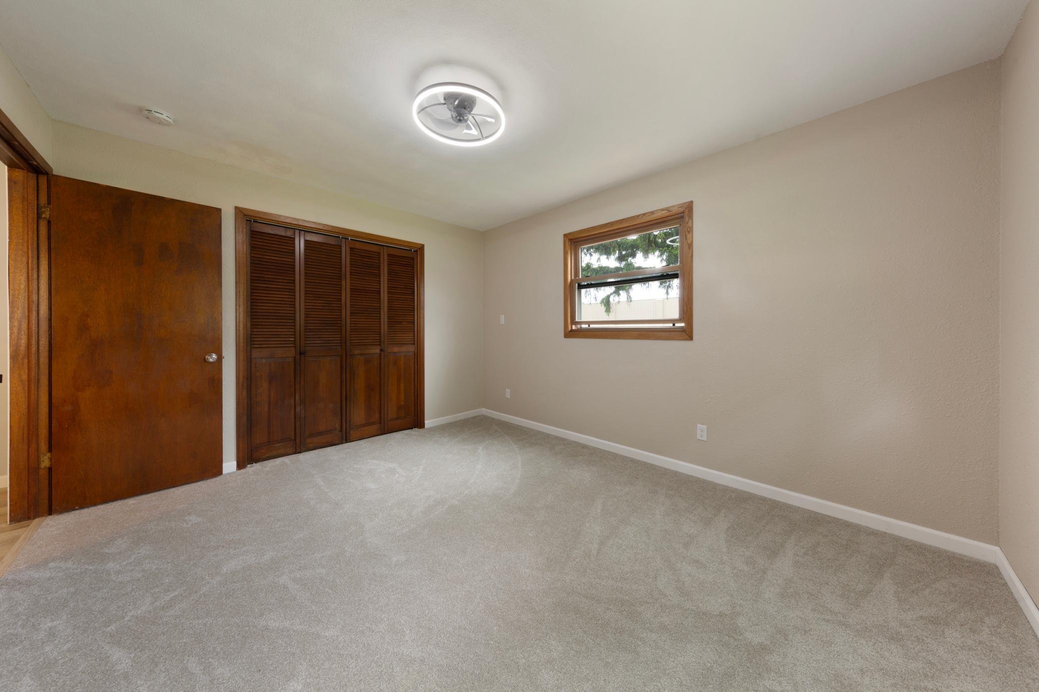 28 main bedroom.jpg