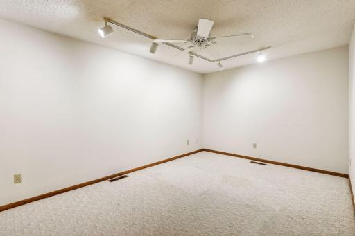 6520 Harbor Place NE, Prior Lake, MN 55372