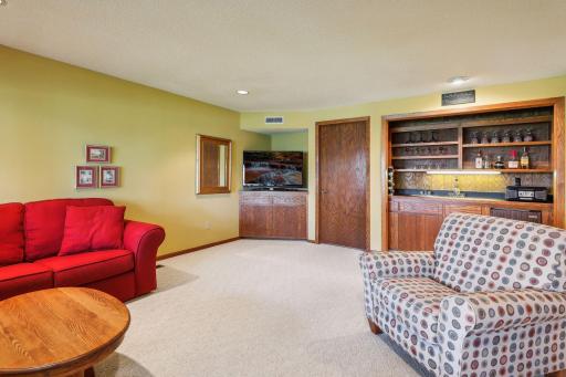 6520 Harbor Place NE, Prior Lake, MN 55372