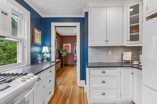 1601 Thomas Avenue, Saint Paul, MN 55104