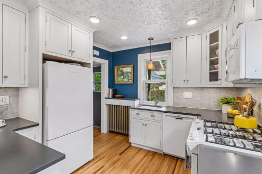 1601 Thomas Avenue, Saint Paul, MN 55104